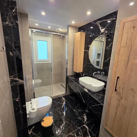 Panoramic Elegance דירה
