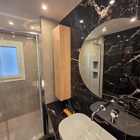 Panoramic Elegance דירה