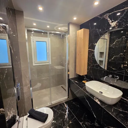 Panoramic Elegance דירה